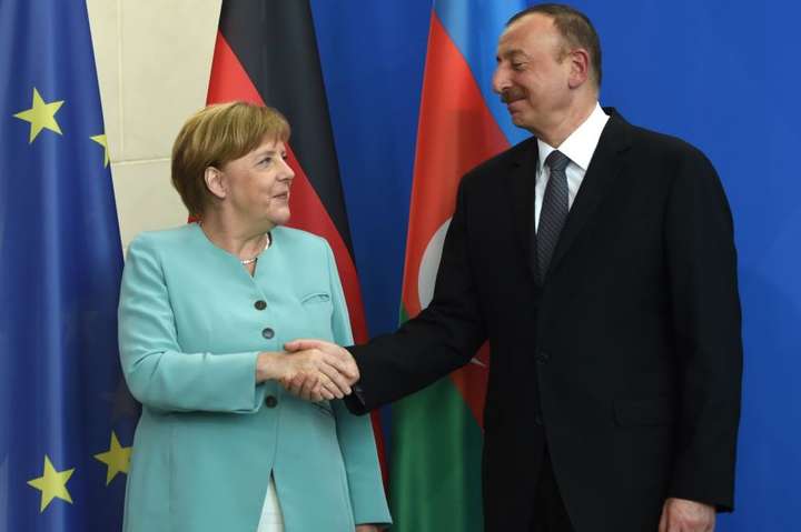 Меркель в Азербайджані шукає альтернативу російському газу - Reuters 
