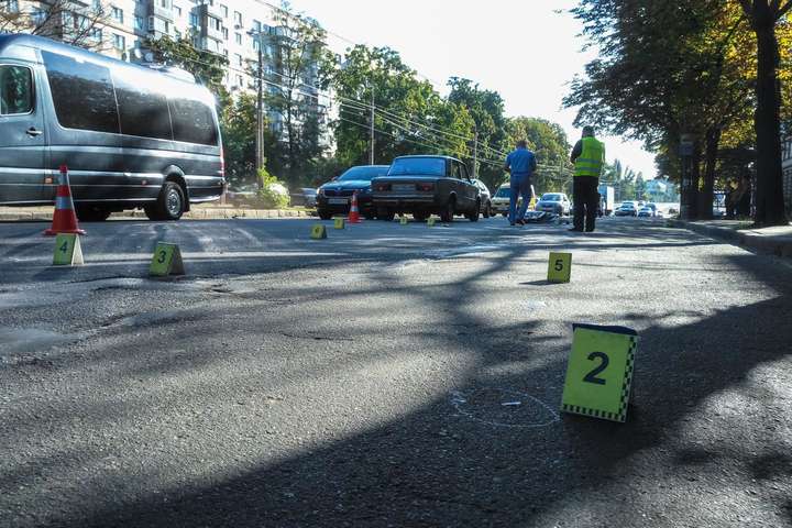 На Дегтярівській «ВАЗ» збив на смерть пішохода (фото, відео)
