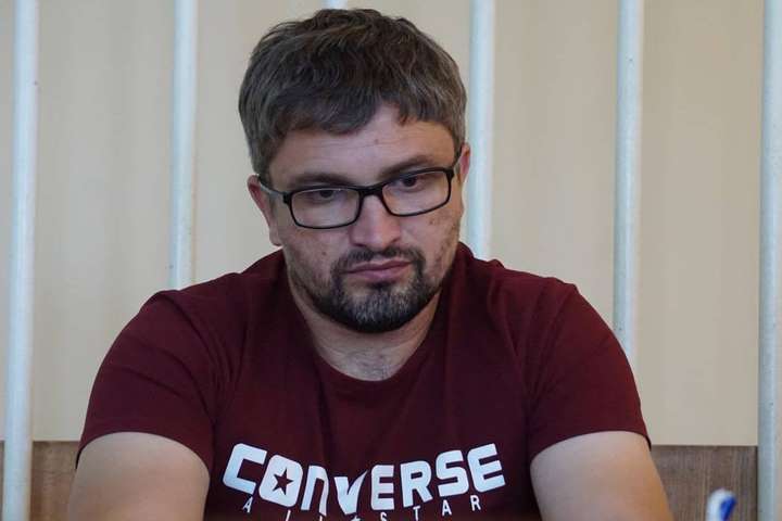 Суд у Криму відмовився відпустити блогера Мемедемінов
