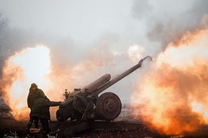 Доба на Донбасі минула під залп артилерії бойовиків: багато загиблих та поранених