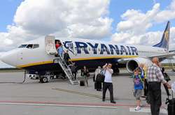 Лоукостер Ryanair вводить плату за перевезення ручної поклажі