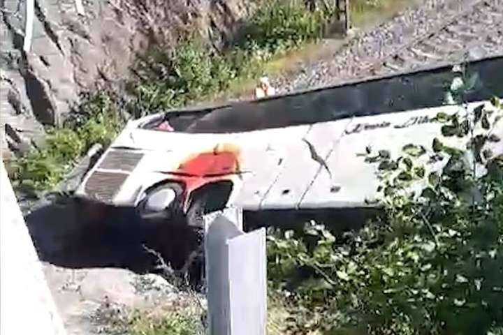 У Фінляндії з мосту впав автобус: загинули чотири людини, ще 20 постраждали