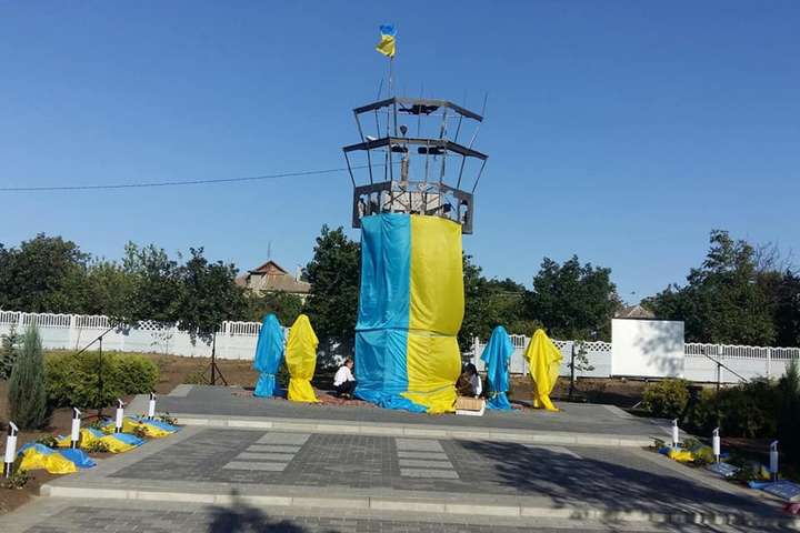 На Одещині відкрили пам'ятник захисникам донецького аеропорту