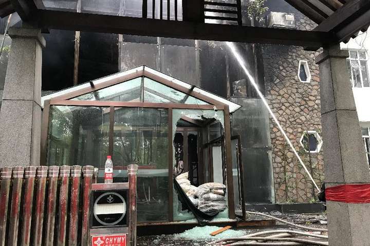 Пожежа в китайському готелі забрала 19 життів