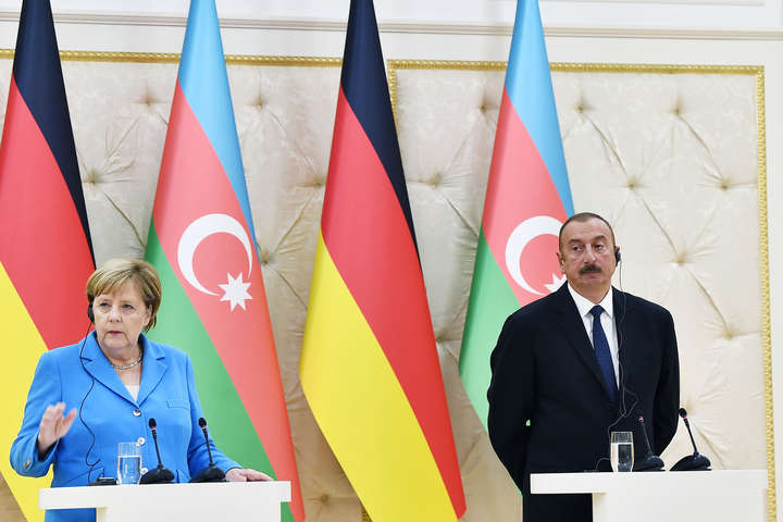 Меркель пропонує посередництво у врегулюванні конфлікту в Нагірному Карабаху