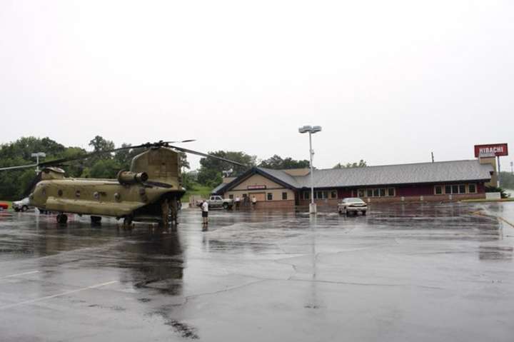 На парковці американського бару екстрено сів військовий вертоліт