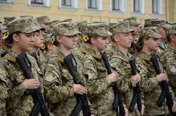 У Збройних сил України служать понад 55 тисяч жінок - Порошенко 