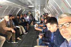 Українські посли разом з військовими вилетіли на лінію фронту