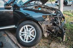 П’яні покатушки на швидкості 200 кілометрів на годину закінчилися у стовпі