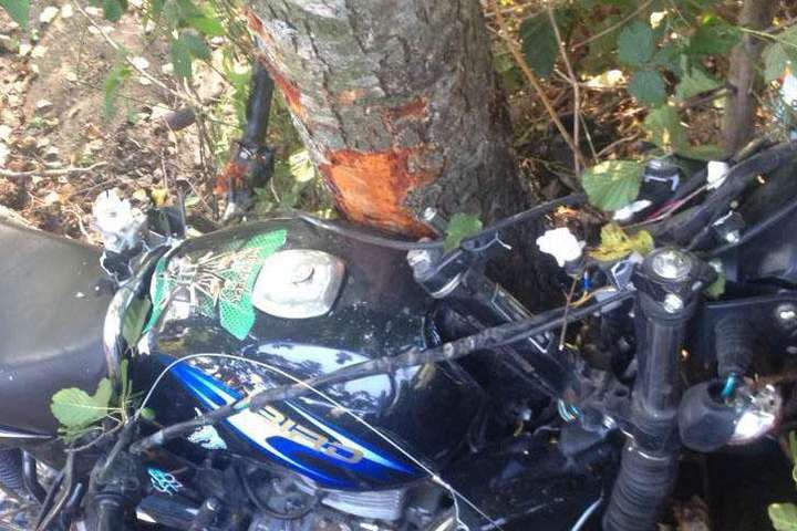 Троє підлітків на мотоциклі потрапили у ДТП на Рівненщині: двоє загинули