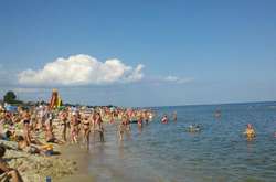 У курортній Затоці потонув чоловік, тіло ще одного туриста шукають