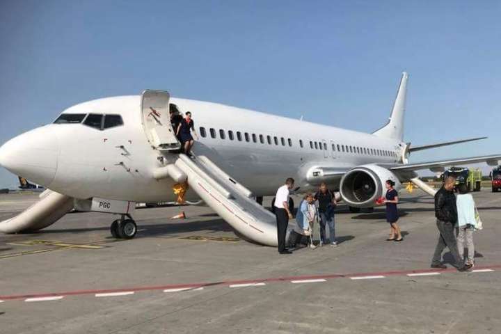 В аеропорту Праги евакуювали сотню пасажирів через задимлення літака