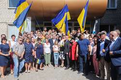 Петро Порошенко (в центрі)