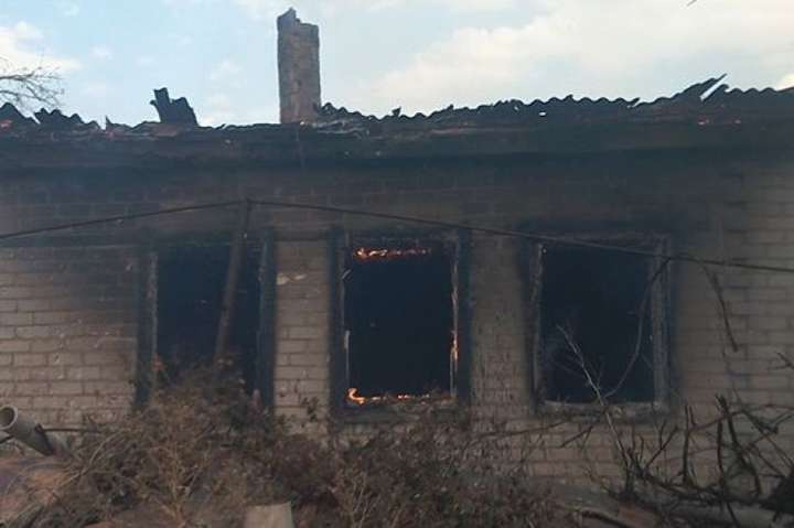 Бойовики з мінометів обстріляли селище в Луганській області 