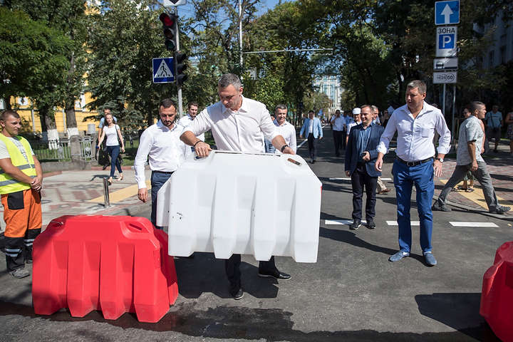 Євростандарт доріг: Кличко відкрив відремонтовану вулицю у центрі Києва