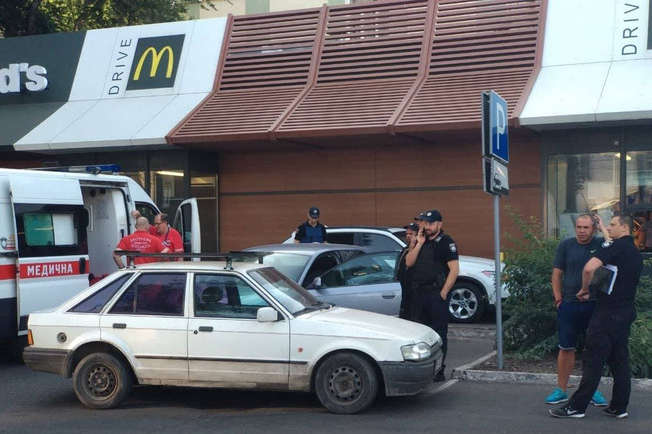 Стрілянина біля фастфуду в Одесі: в поліції повідомили подробиці