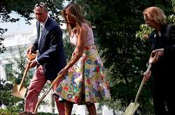 Мелания Трамп вскопала огород Белого дома в стильном луке за $4000 