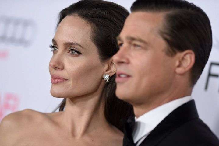 Анджелина Джоли с Брэдом Питтом - Анджелина Джоли уволила своего адвоката по разводам