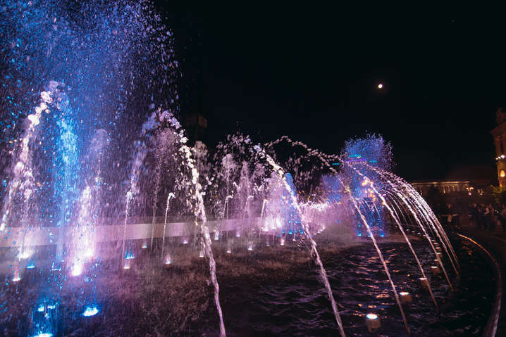 Київські фонтани працюватимуть ще місяць