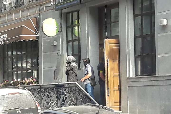 У центрі Києва сталися сутички через будівлю: поліція затримала 18 осіб 