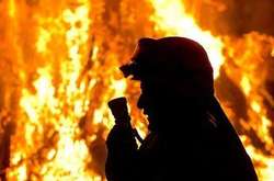 У Києві біля метро «Бориспільська» горить бізнес-центр (відео)