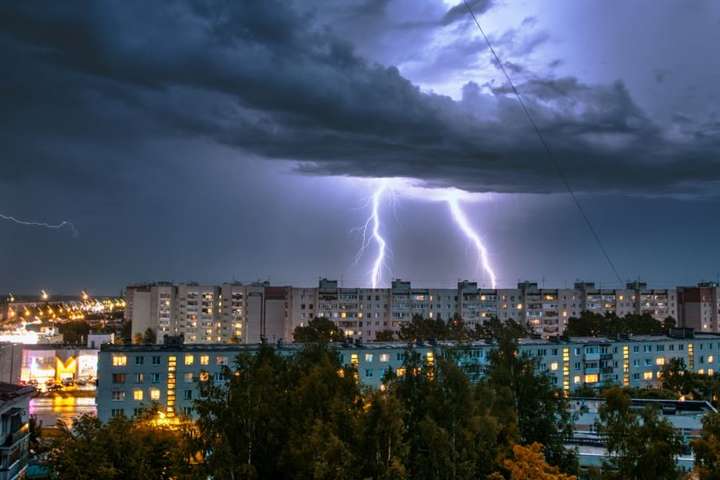 У шести областях України очікуються зливи