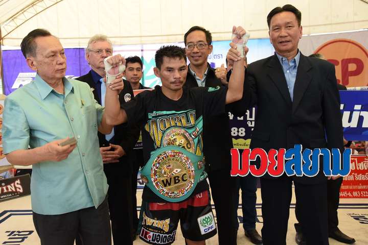 Таїландський боксер Менайотін перевершив боксерський рекорд Мейвезера-молодшого (відео)