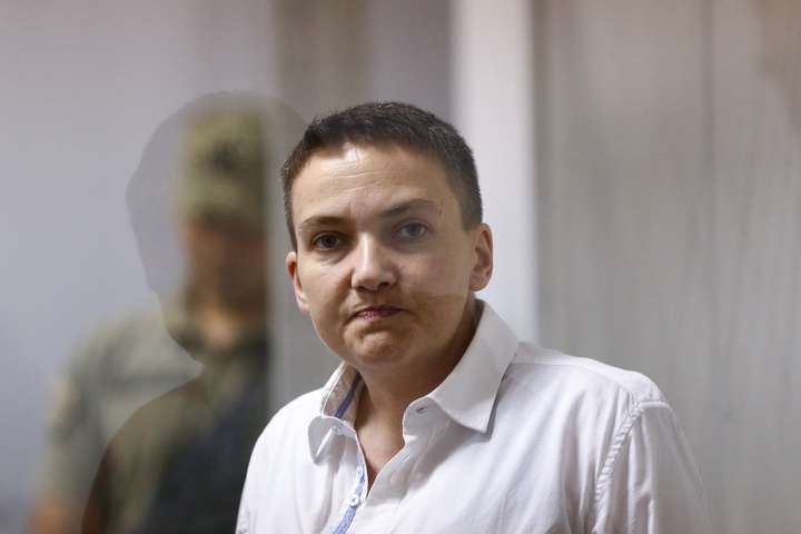 Нардеп Надія Савченко у суді - Суд залишив Савченко під вартою