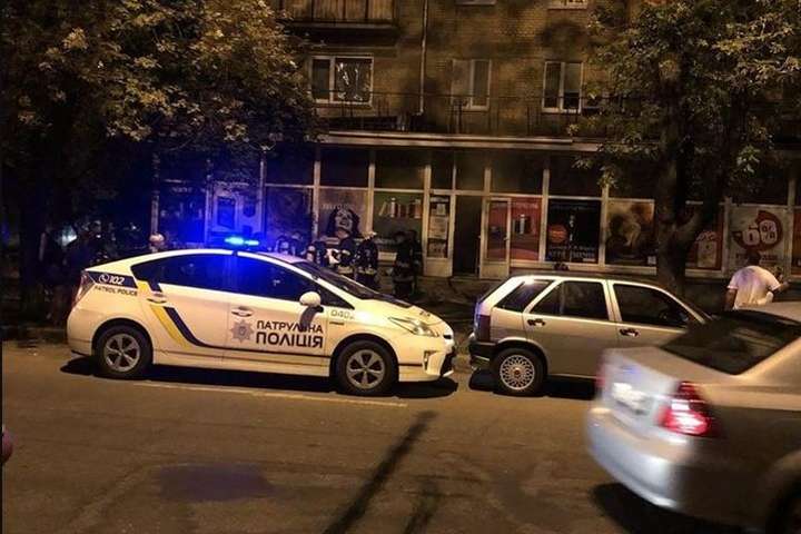 Невідомі у Києві підпалили книгарню та жорстоко побили продавця