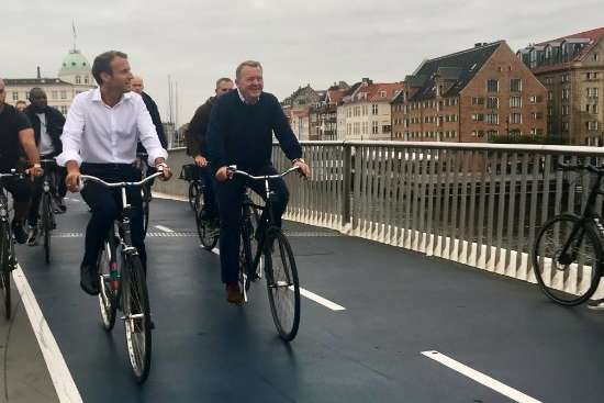 Макрон з прем’єром Данії оглянули Копенгаген на велосипедах (відео)