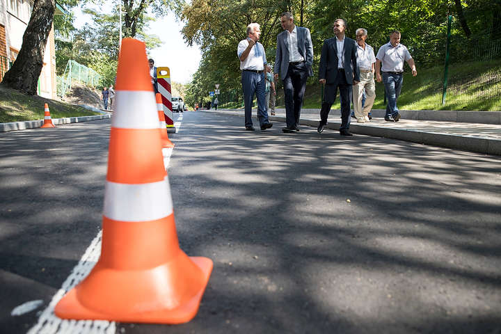 Кличко перевірив, як відремонтували півкілометра вулиці за 12 млн грн