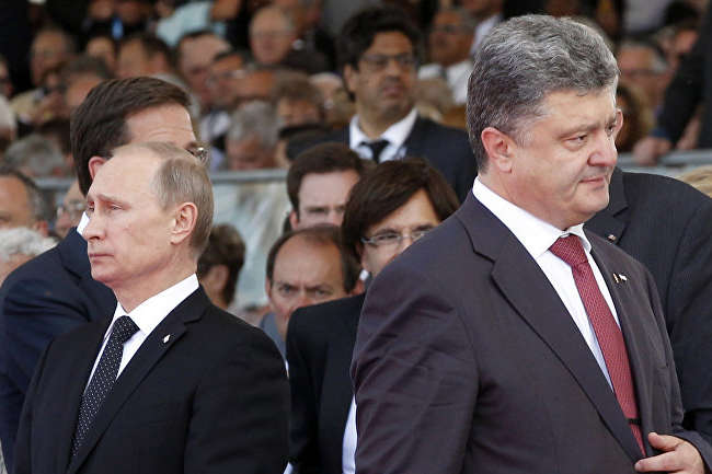 Олланд в мемуарах написав, як Путін погрожував Порошенку «розчавити» українців 