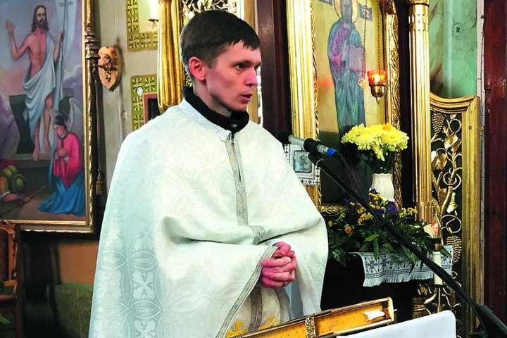 На Львівщині молодик побив священика