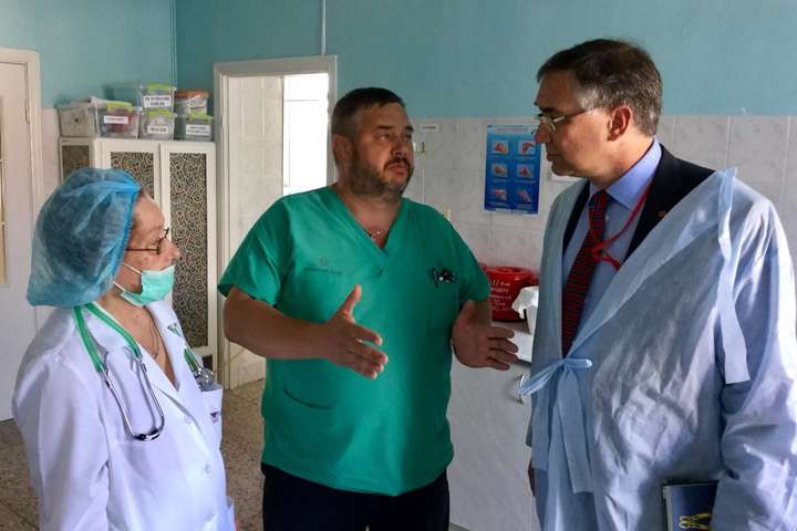 Посол Канади відвідав у лікарні Катерину Гандзюк