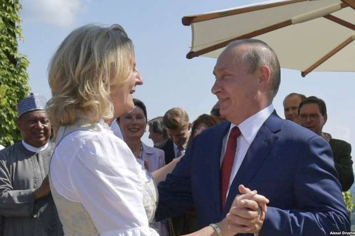 Глава МЗС Австрії не шкодує про запрошення Путіна на весілля