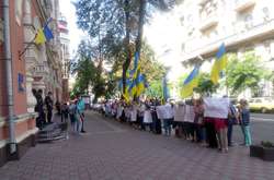 Жители села Подгорцы устроили пикет под Минрегионом