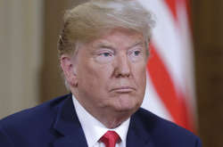 Трамп передумав підвищувати зарплати службовцям