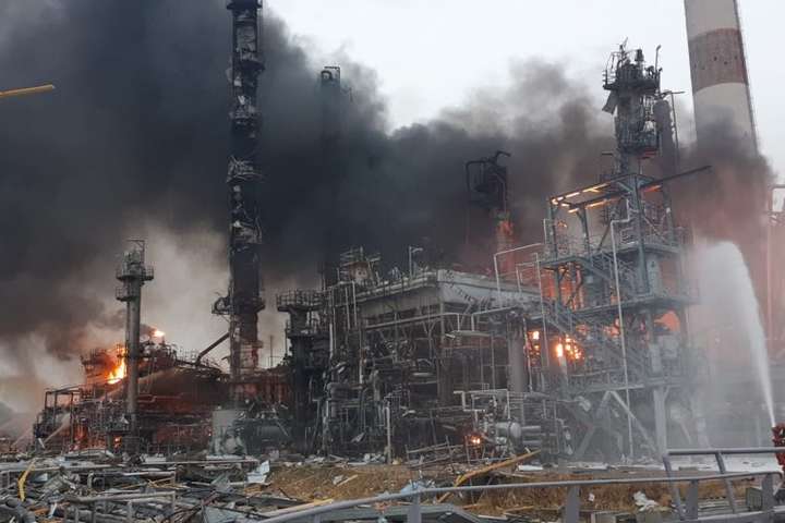 У Баварії горить нафтопереробний завод: фото і відео