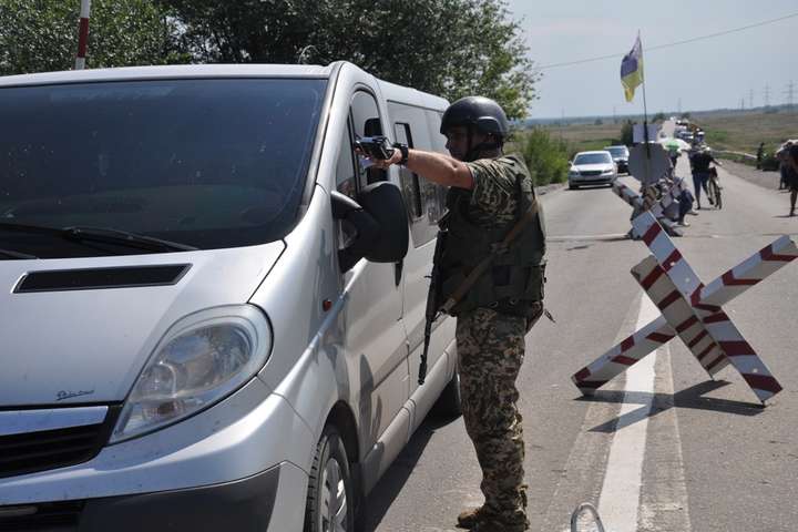 Бойовики почали випускати людей з окупованої території Донбасу
