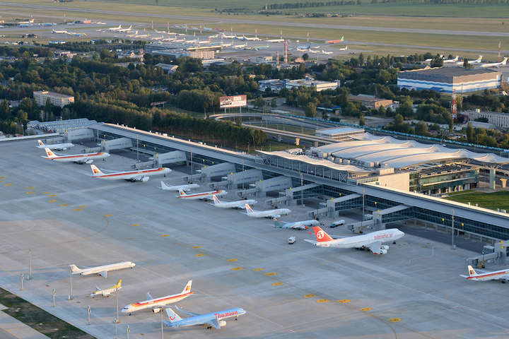 За вісім місяців аеропорт «Бориспіль» перевіз більше восьми мільйонів пасажирів