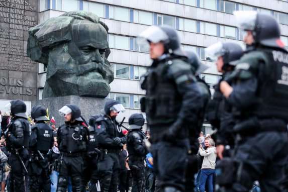 Під час протестів у німецькому Хемніці поліція затримала 300 осіб