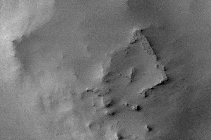 На Марсі знайшли руїни прямокутної споруди