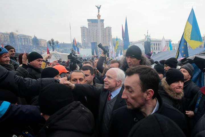 Маккейн вирішив поїхати до Києва у 2013-му попри застереження Держдепу