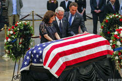 У Вашингтоні попрощалися з Джоном Маккейном