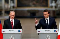  Володимир Путін і Еммануель Макрон 