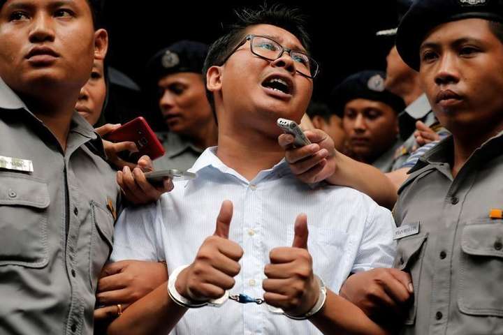 В Мьянме два журналиста Reuters приговорены к семи годам тюрьмы