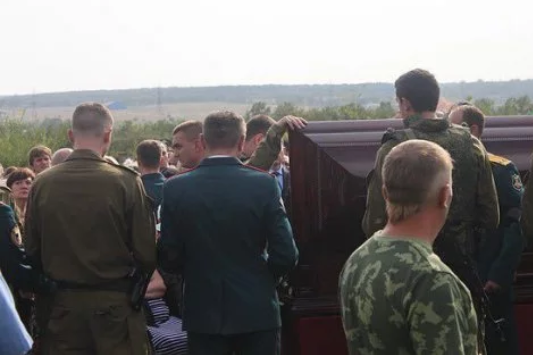 Труну з тілом Захарченка відкрили перед похованням: фото