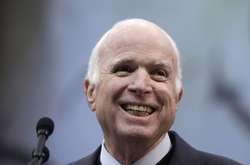  Американський сенатор Джон Маккейн помер 25 серпня 2018 року 