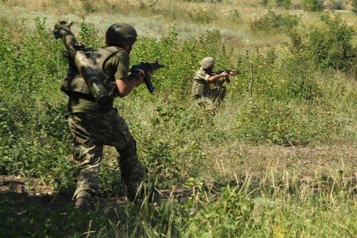 Ситуація на фронті: чотири обстріли, українські бійці не постраждали 