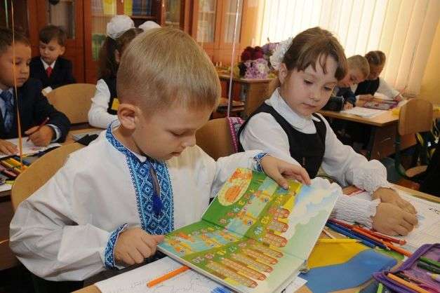 У школах Миколаївщини щодня будуть включати гімн та проводити хвилину мовчання